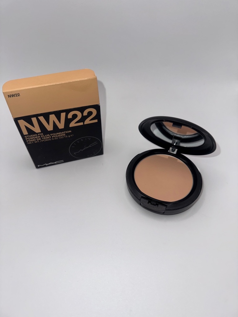 MAC Studio Fix Powder Plus Foundation NW22 Original Formula NIB w/ Box